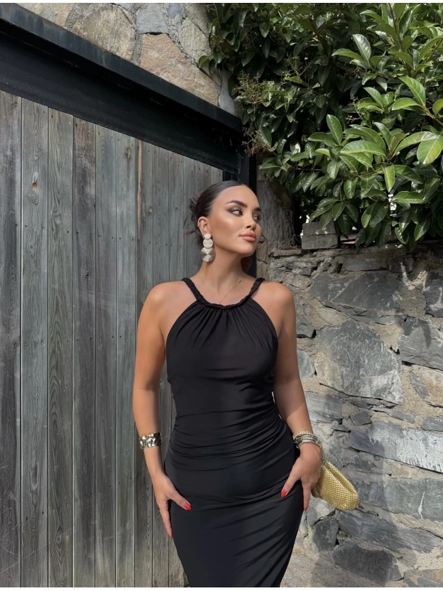 Siyah Halter Yaka Büzgülü Elbise
