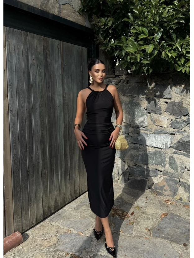 Siyah Halter Yaka Büzgülü Elbise