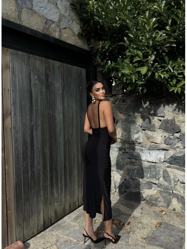 Siyah Halter Yaka Büzgülü Elbise
