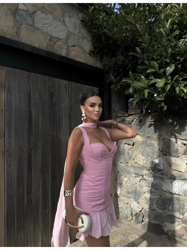 Pembe Fularlı Sırt Detay Tasarım Elbise