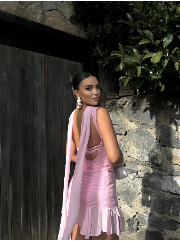 Pembe Fularlı Sırt Detay Tasarım Elbise