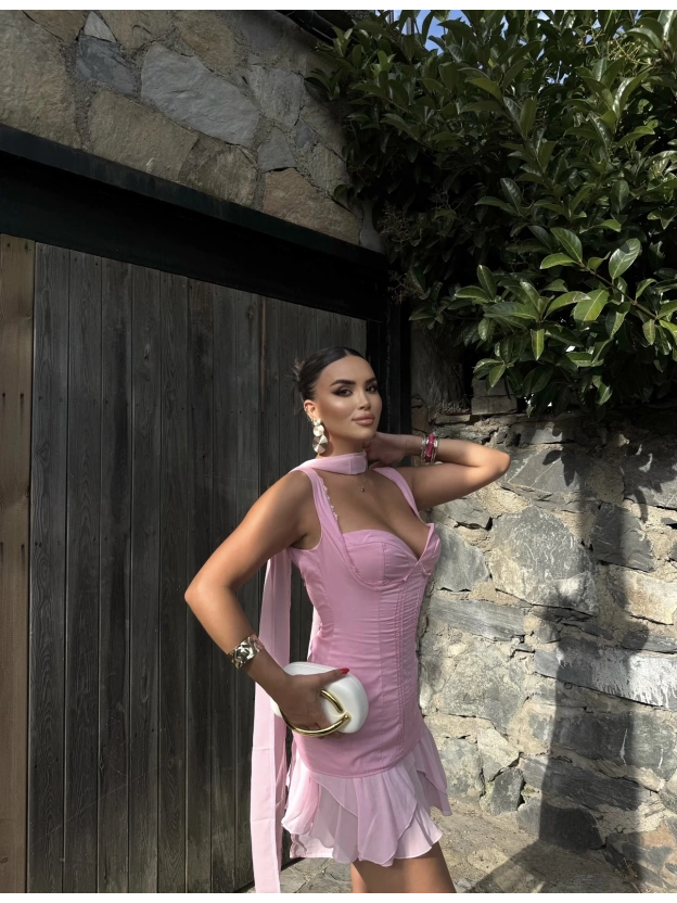 Pembe Fularlı Sırt Detay Tasarım Elbise