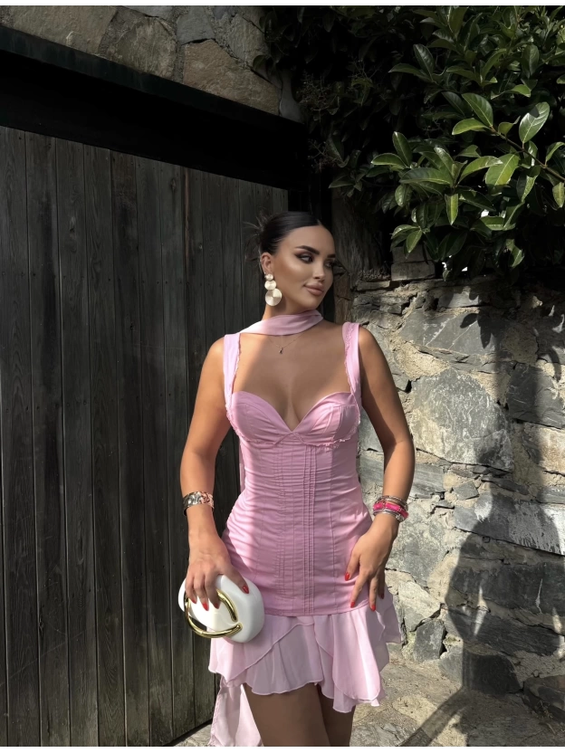 Pembe Fularlı Sırt Detay Tasarım Elbise