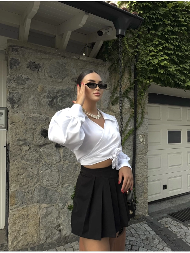 Beyaz Bağlamalı Gömlek