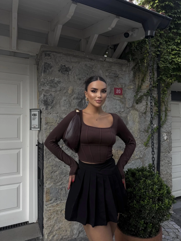 Kahverengi Korse Detay Basic Crop
