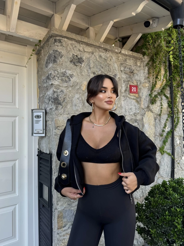 Siyah Fermuarlı Crop Hırka