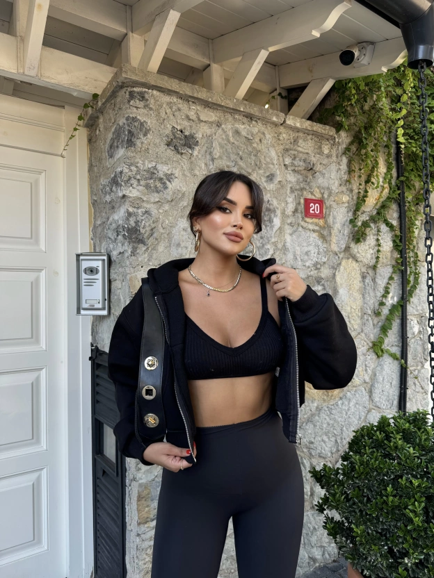 Siyah Fermuarlı Crop Hırka