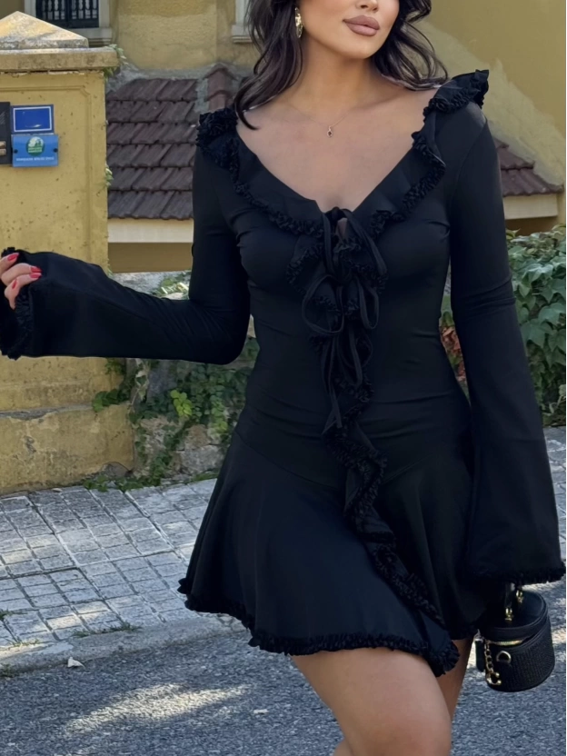 Siyah Fırfırlı Tasarım Elbise