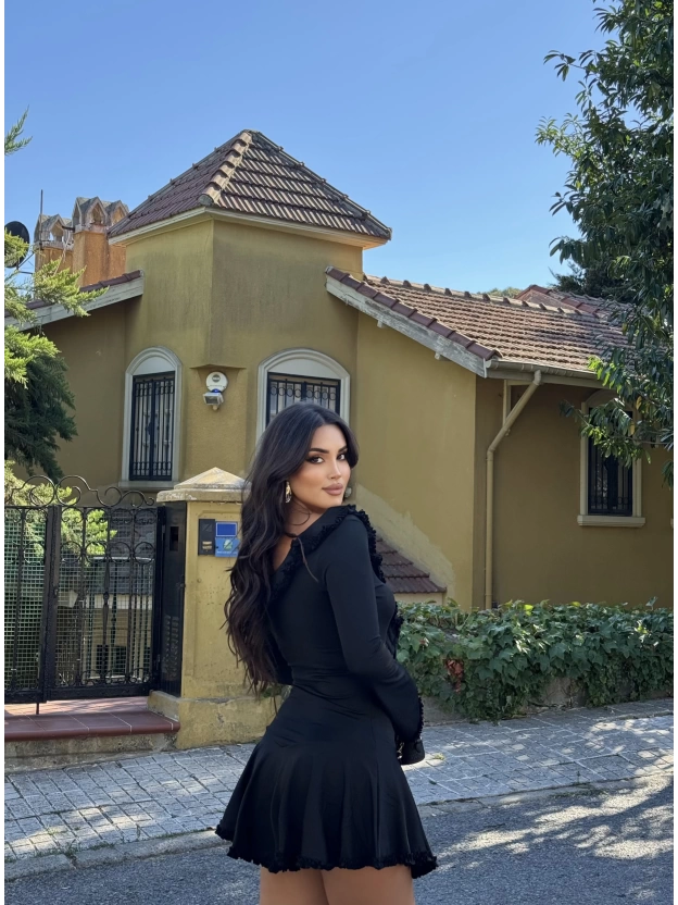 Siyah Fırfırlı Tasarım Elbise