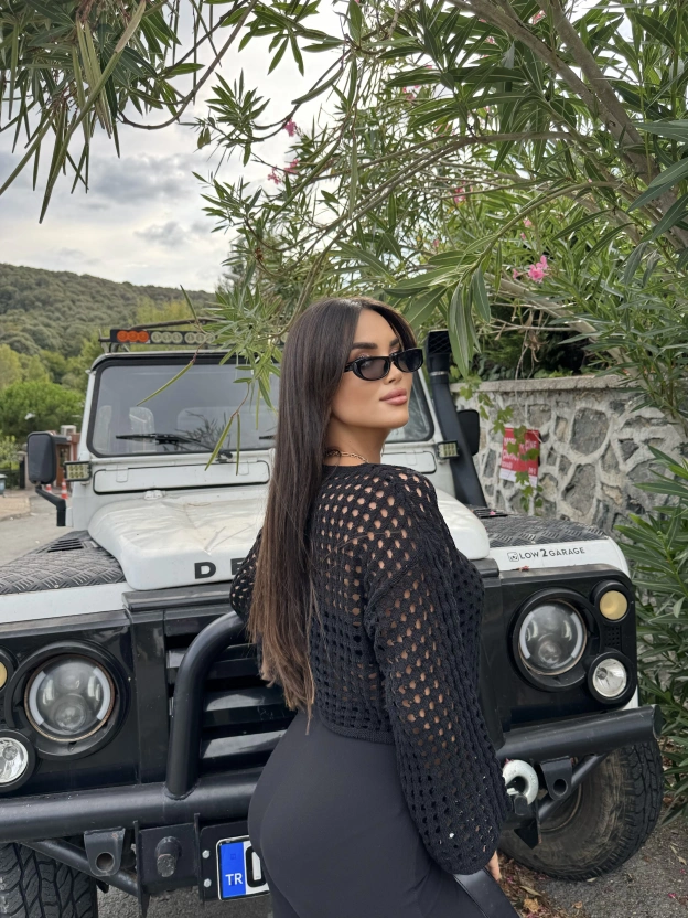 Siyah Ajurlu Triko Bluz