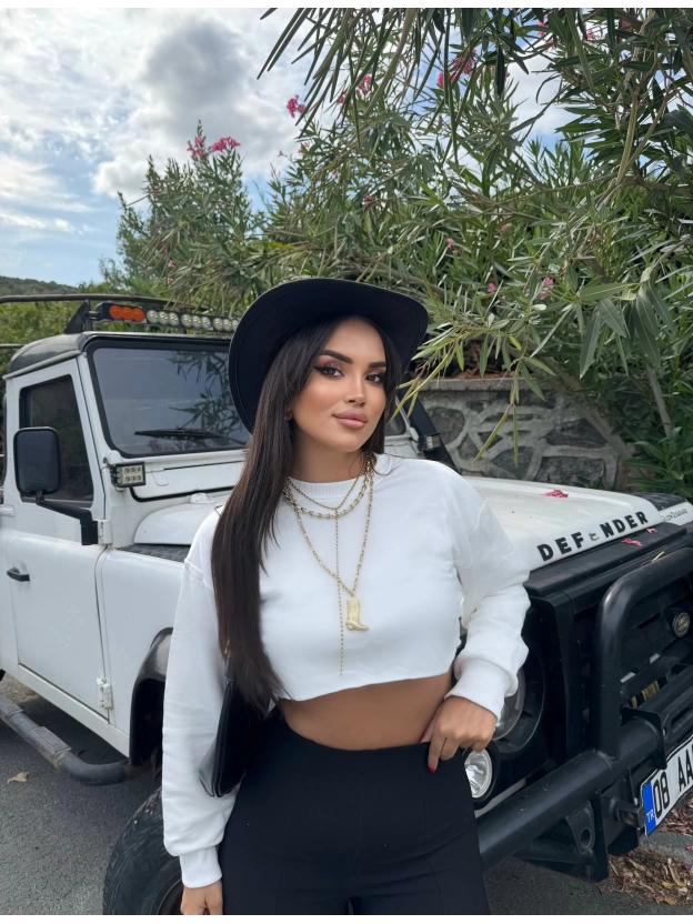 Beyaz Oversize Crop Sweatshırt