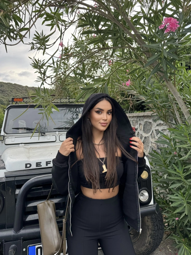 Siyah Fermuarlı Oversize Hırka