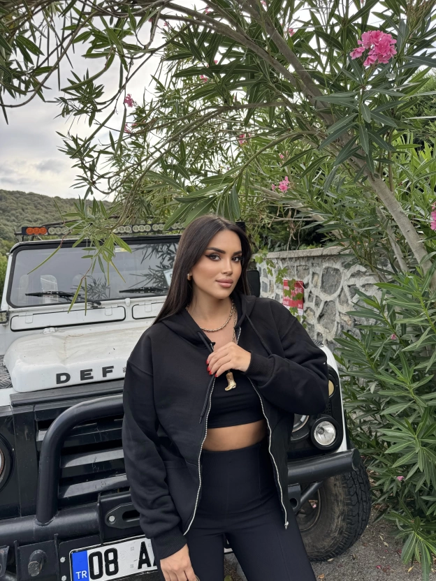 Siyah Fermuarlı Oversize Hırka