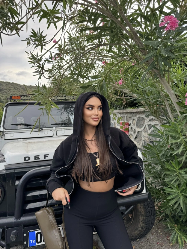 Siyah Fermuarlı Oversize Hırka