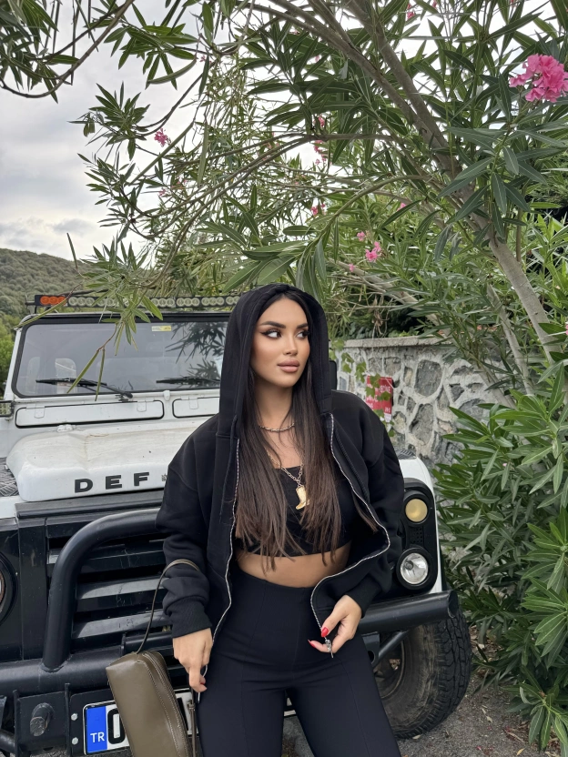 Siyah Fermuarlı Oversize Hırka