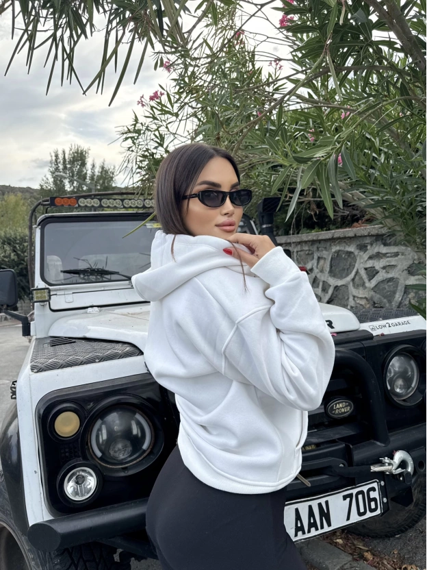 Beyaz Fermuarlı Oversize Hırka