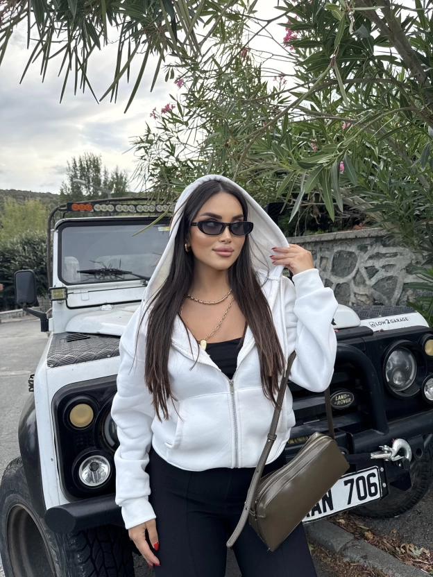 Beyaz Fermuarlı Oversize Hırka