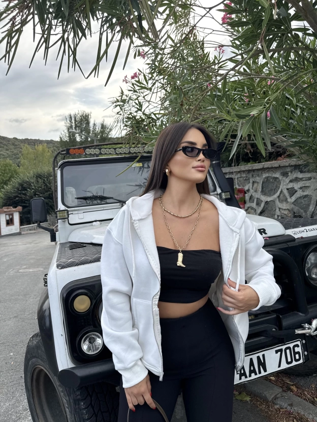 Beyaz Fermuarlı Oversize Hırka