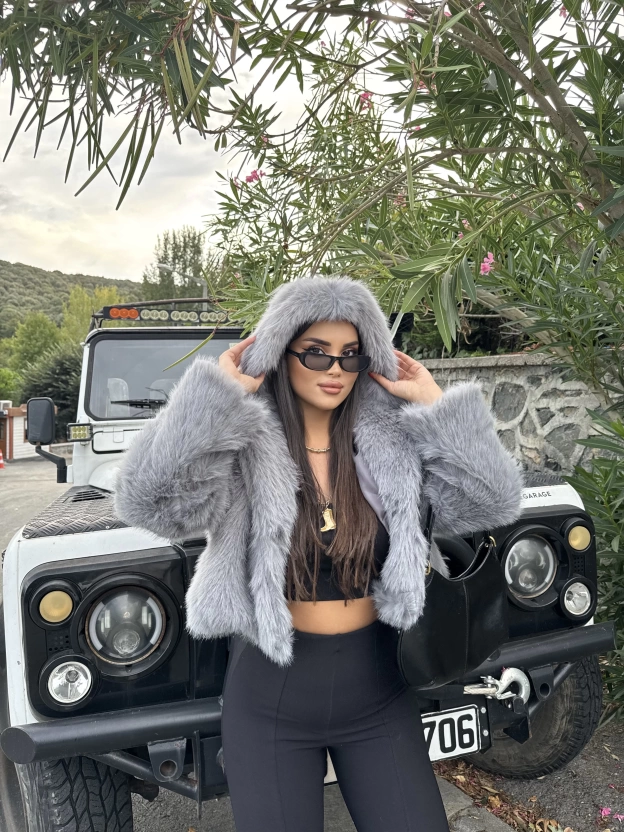 Gri Kapüşonlu Crop Kürk