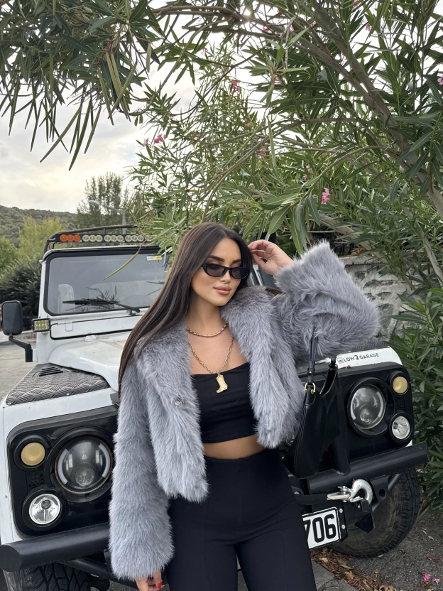 Gri Kapüşonlu Crop Kürk