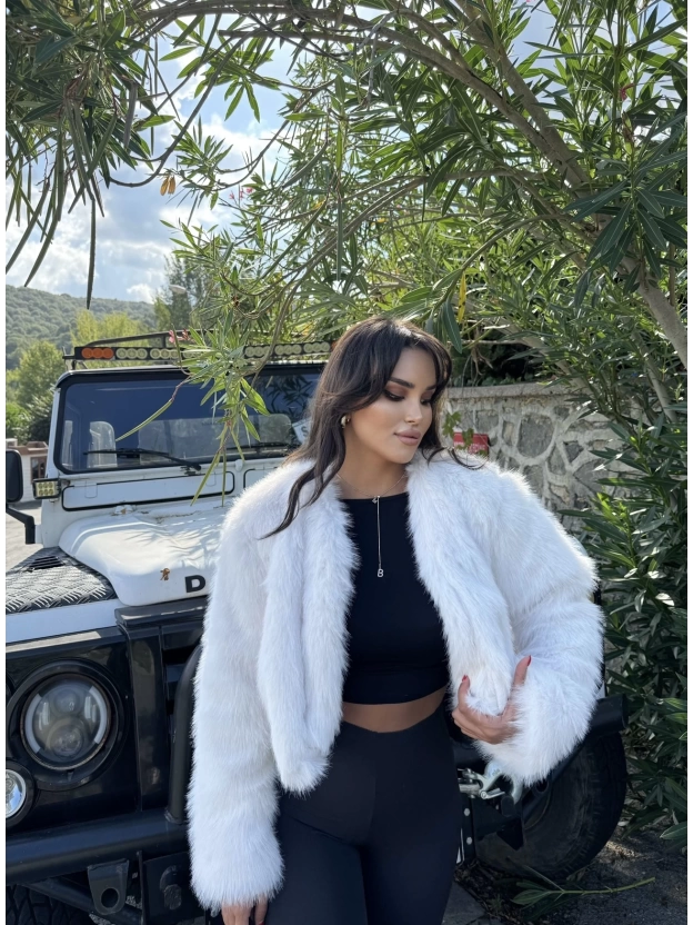 Beyaz Crop Kürk Ceket