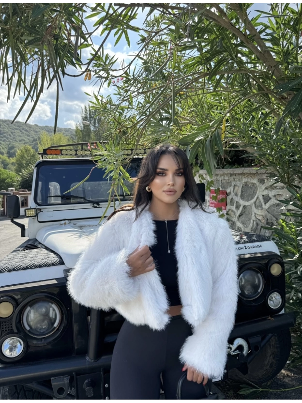 Beyaz Crop Kürk Ceket