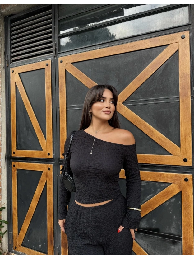 Siyah Omuz Detay Alt Üst Takım