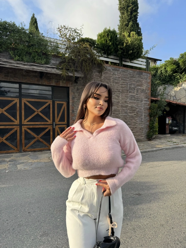 Pembe Polo Yaka Yumoş Kazak