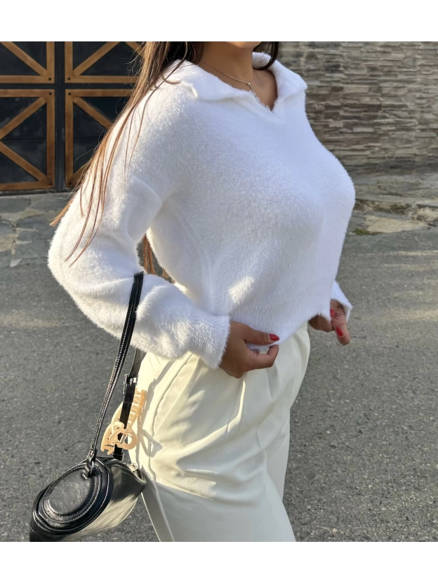 Beyaz Polo Yaka Yumoş Kazak