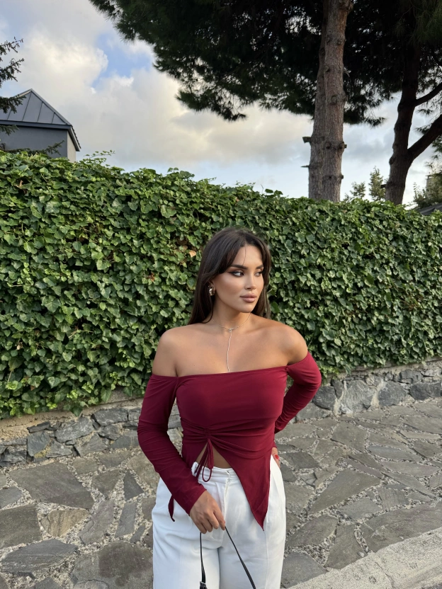 Bordo Madonna Yaka Büzgülü Crop