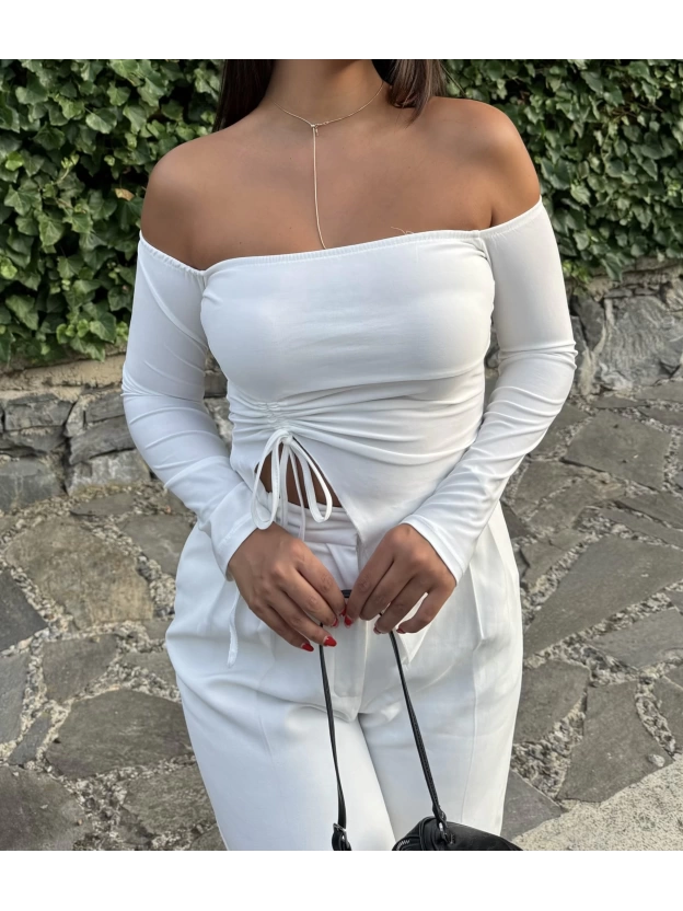 Beyaz Madonnna Yaka Büzgülü Crop