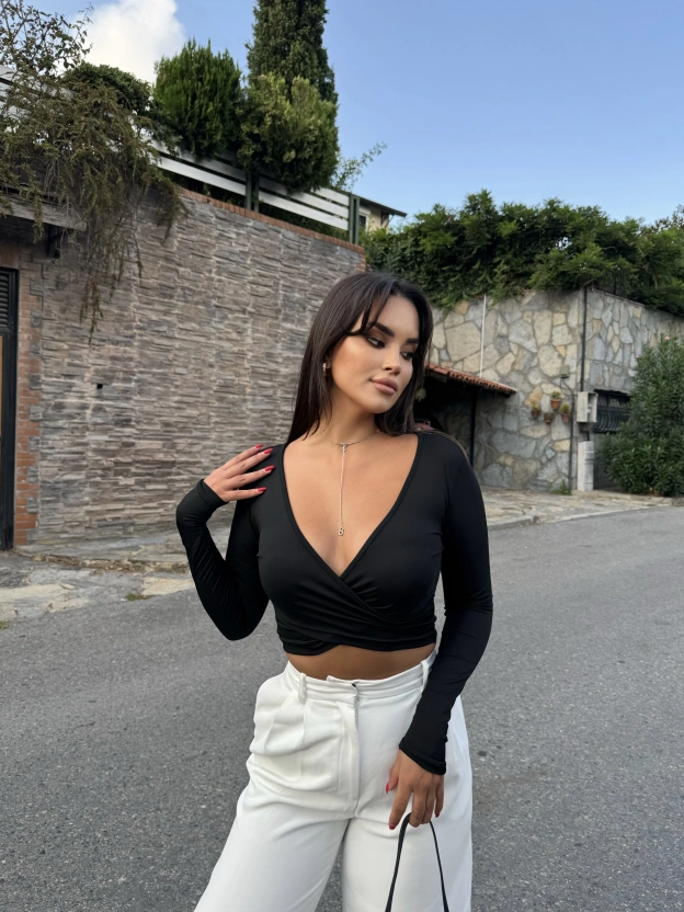 Siyah Kruvaze Yaka Basic Crop