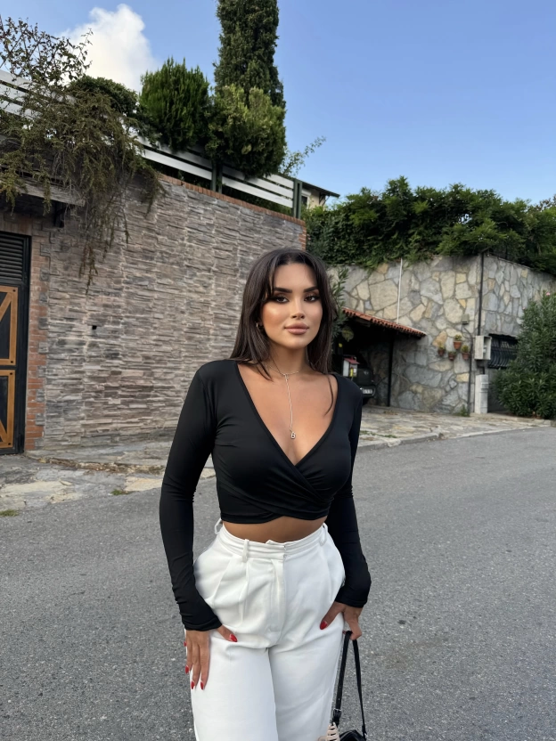 Siyah Kruvaze Yaka Basic Crop