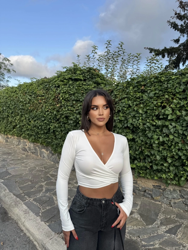 Beyaz Kruvaze Yaka Basic Crop