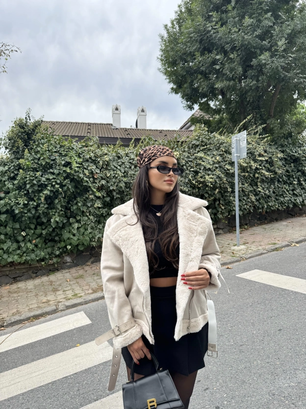 Bej Süet Detay İçi Peluş Mont