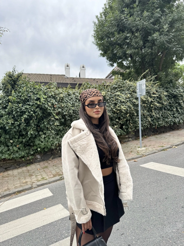 Bej Süet Detay İçi Peluş Mont