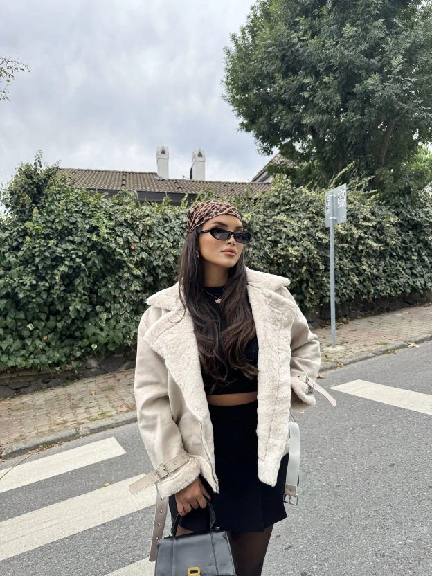 Bej Süet Detay İçi Peluş Mont