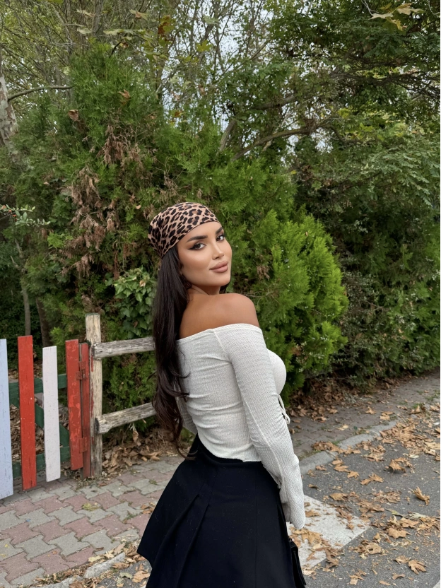 Krem Madonna Büzgülü Crop