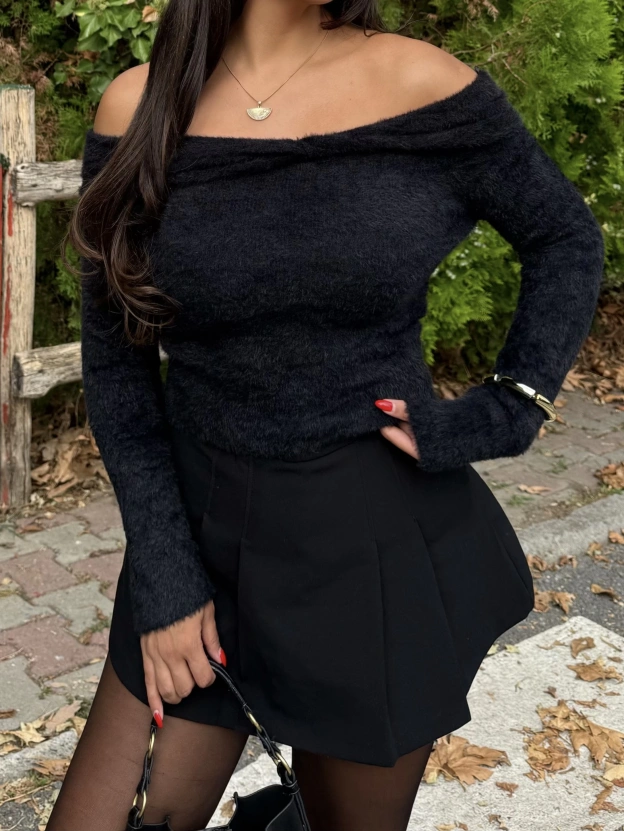 Siyah Madonna Yaka Yumoş Kazak
