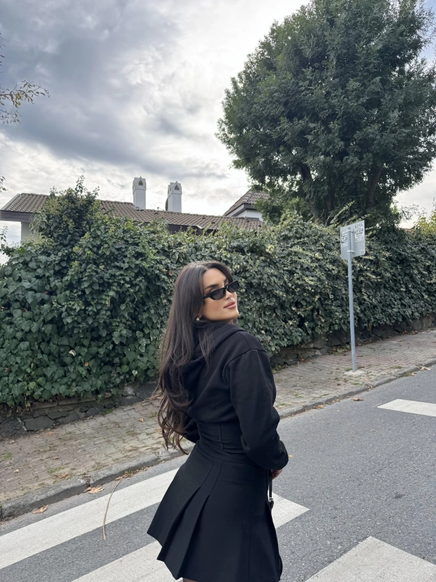 Siyah Korse Detay Crop Hırka