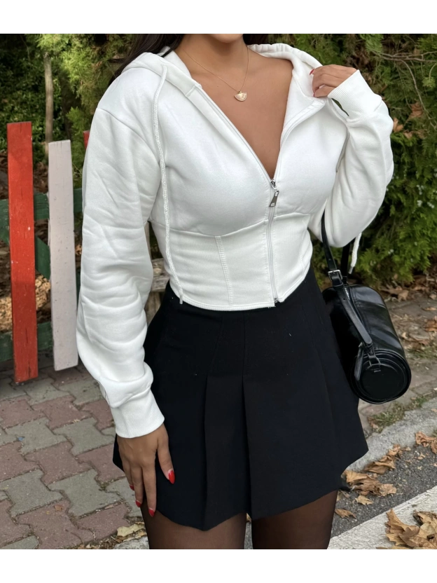 Beyaz Korse Detay Crop Hırka