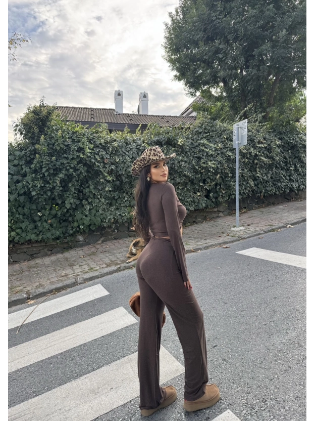 Kahve Göğüs Tokalı Takım