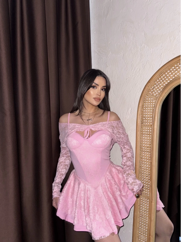 Pembe Dantel Detay Şortlu Elbise