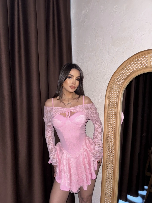 Pembe Dantel Detay Şortlu Elbise