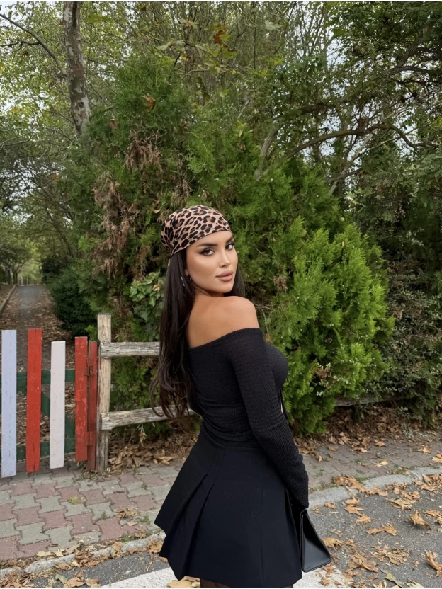 Siyah Madonna Büzgülü Crop