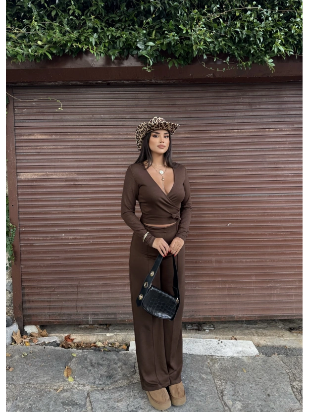 Kahverengi Modal Kruvaze Yaka Bağlamalı Takım