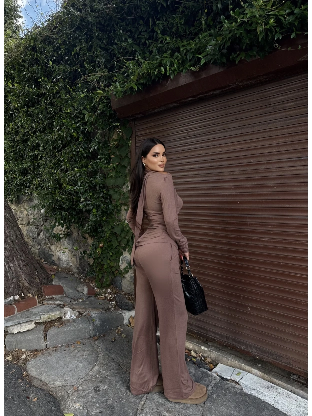 Kahverengi Fularlı Asimetrik İkili Takım