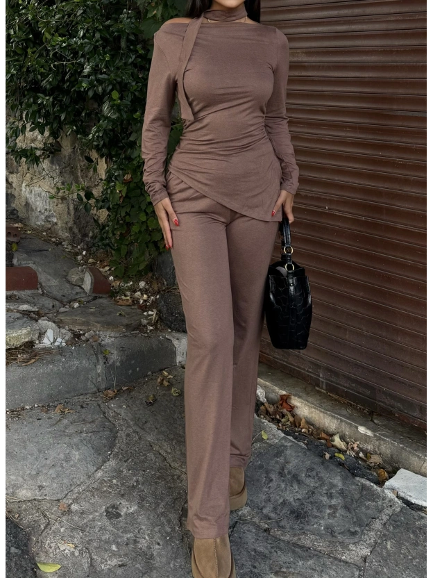 Kahverengi Fularlı Asimetrik İkili Takım