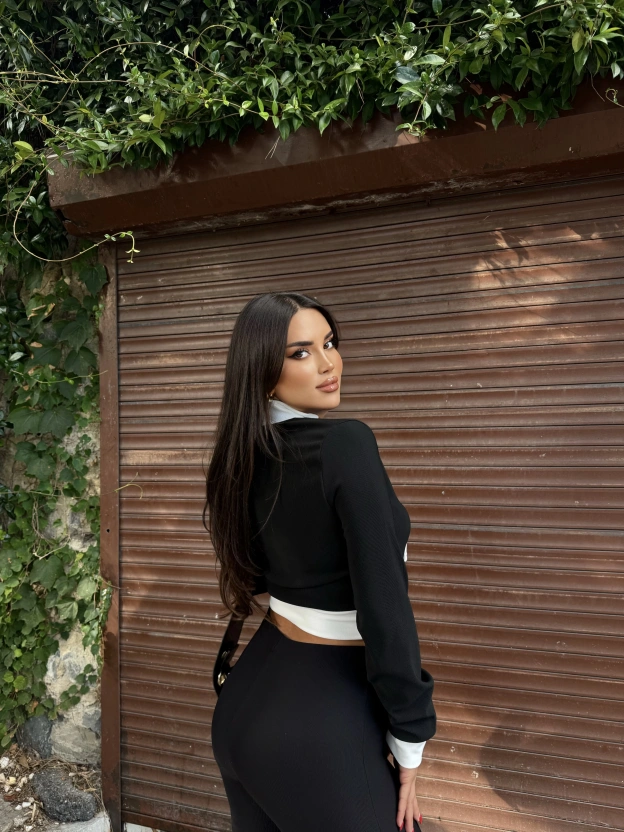 Siyah Tasarım Fermuarlı Crop Hırka