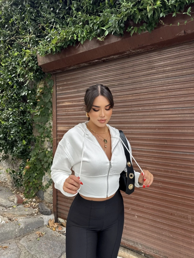 Beyaz Premium Crop Sweatshırt